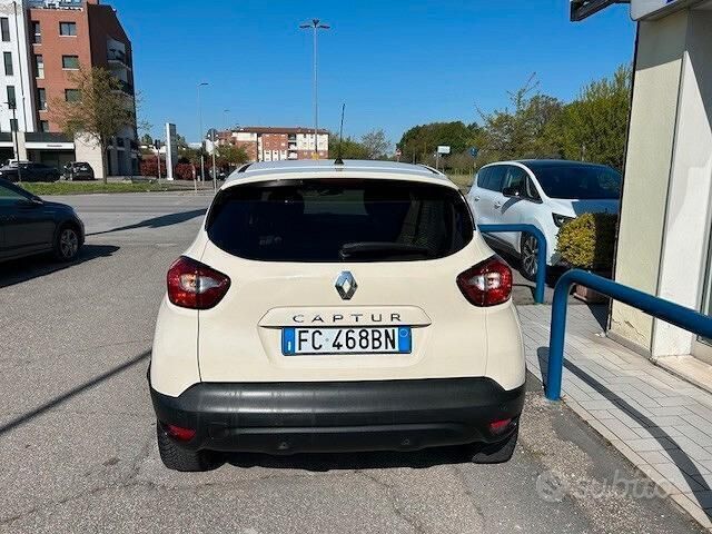 Usata Renault Captur Life 90 CV (66 kW) 2016 Bianco SUV
