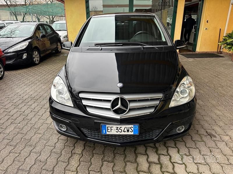 Usata Mercedes B180 Premium 116 CV (85 kW) 2011 Nero Monovolume