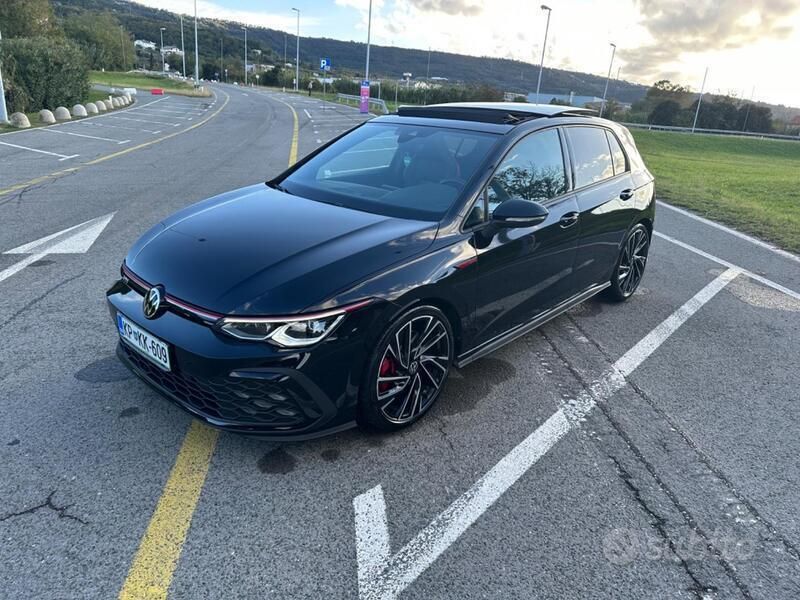 Usata 2022 VW Golf VIII Due volumi | 31.500 € (Ottimo prezzo) - Immagine 1/4