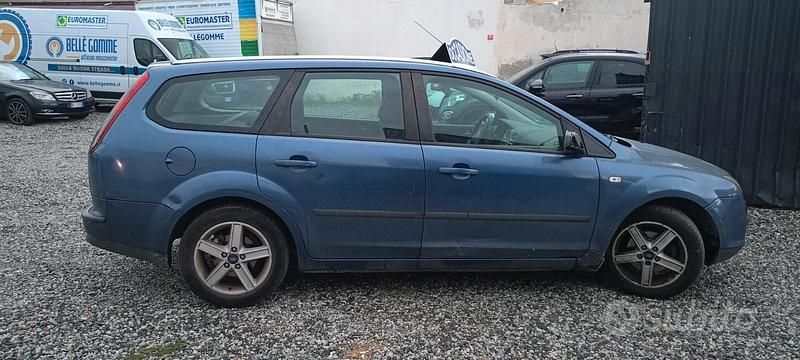 Usata Ford Focus 90 CV (66 kW) 2006 Blu Station wagon