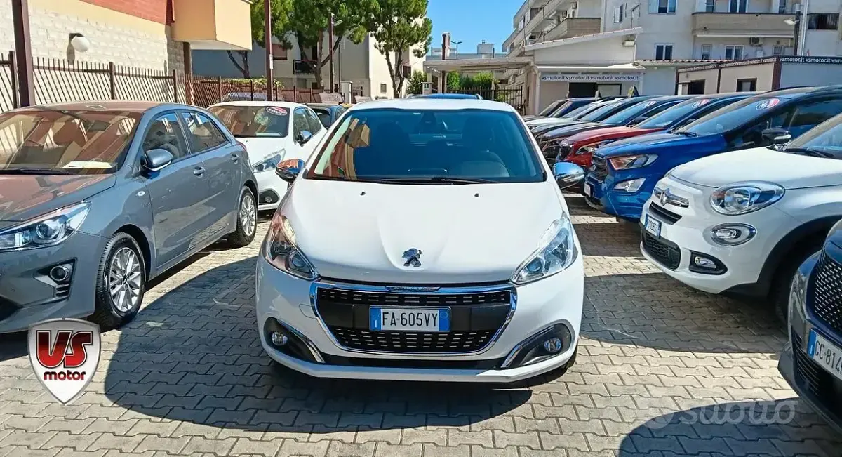 Usata Peugeot 208 Allure 110 CV (80 kW) 2015 Bianco Utilitaria