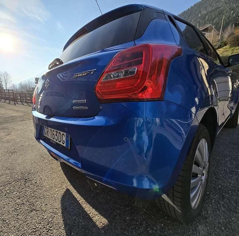 Usata Suzuki Swift 83 CV (61 kW) 2023 Blu/azzurro Utilitaria