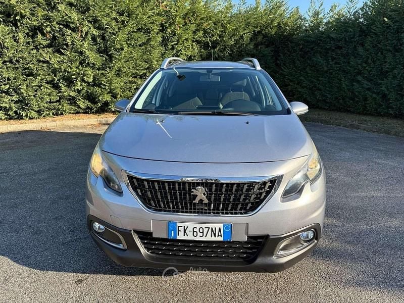 Usata Peugeot 2008 Allure 100 CV (73 kW) 2017 Argento SUV