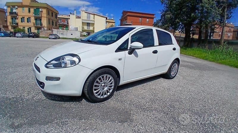 Usata Fiat Punto 77 CV (56 kW) 2016 Bianco Utilitaria