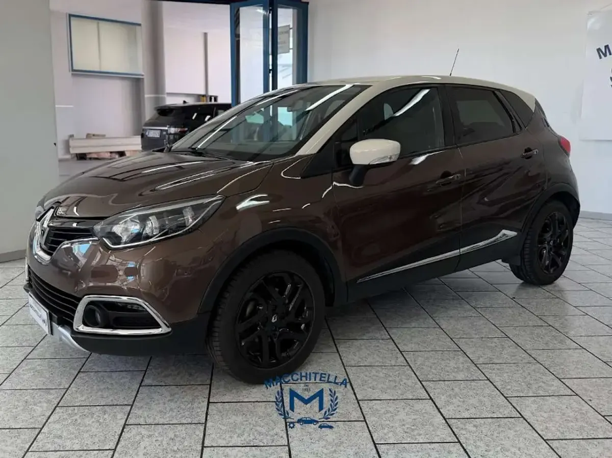Usata Renault Captur 90 CV (66 kW) 2015 Bronzo SUV