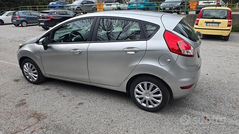 Second-hand Ford Fiesta Titanium 75 CP (55 kW) 2013 Gri Hatchback