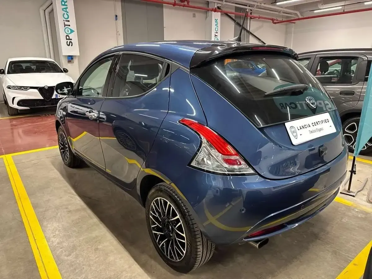 Usata Lancia Ypsilon 69 CV (50 kW) 2024 Blu/azzurro Utilitaria