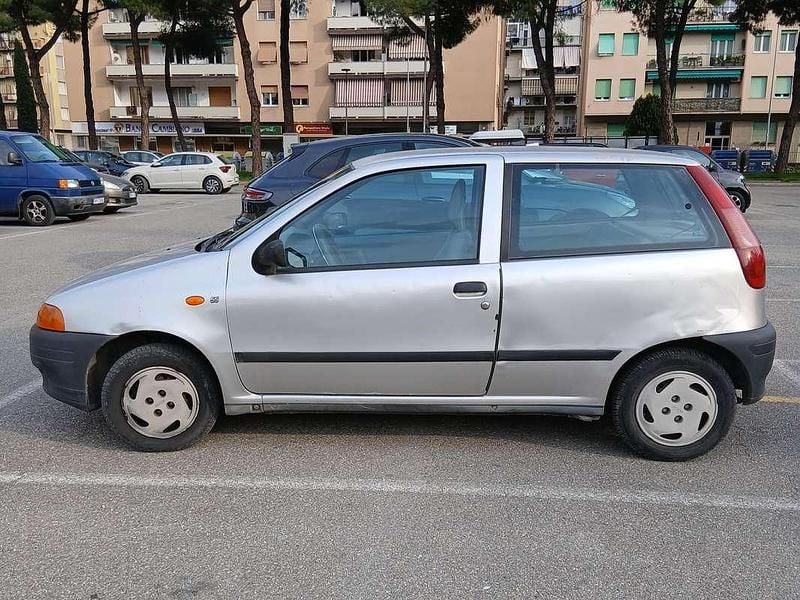 Usata Fiat Punto S 54 CV (39 kW) 1997 Argento Berlina