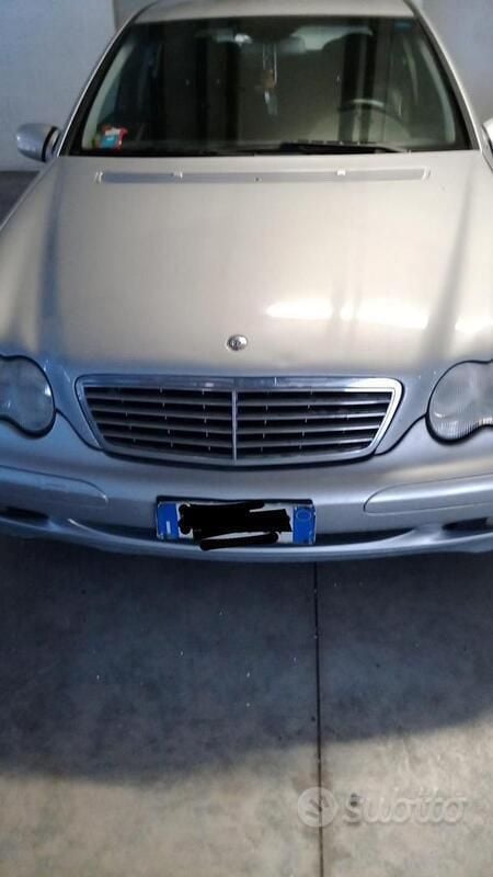 Usata 2004 Mercedes C220 Tre volumi | 2800 € (Buon prezzo) - Immagine 1/4