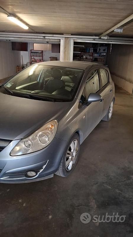 Usata Opel Corsa Cosmo 80 CV (58 kW) 2009 Grigio Utilitaria