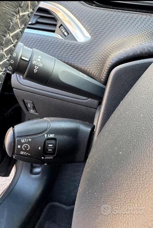 Usata Peugeot 208 110 CV (80 kW) 2018 Bianco Utilitaria