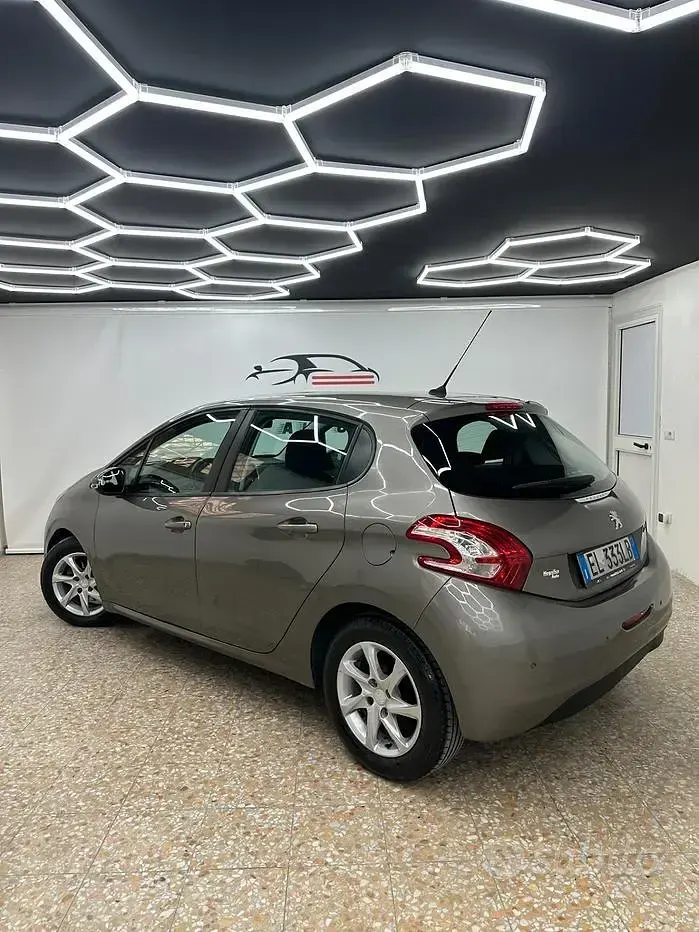Usata Peugeot 208 Active 68 CV (50 kW) 2012 Grigio Utilitaria