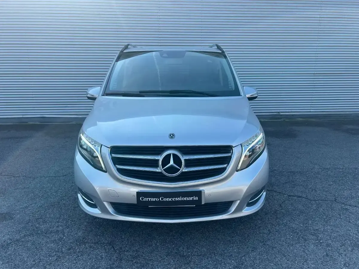 Usata Mercedes V220 Premium 163 CV (119 kW) 2018 Argento metallizzato Monovolume