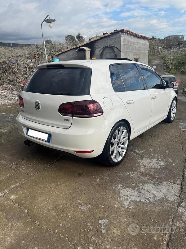 Usata VW Golf VI 110 CV (80 kW) 2010 Bianco Utilitaria