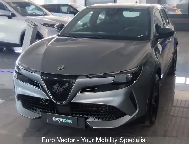 Usata Alfa Romeo Junior 145 CV (106 kW) 2025 Grigio SUV