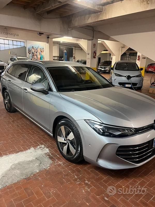Usata VW Passat R-line 150 CV (110 kW) 2024 Station wagon