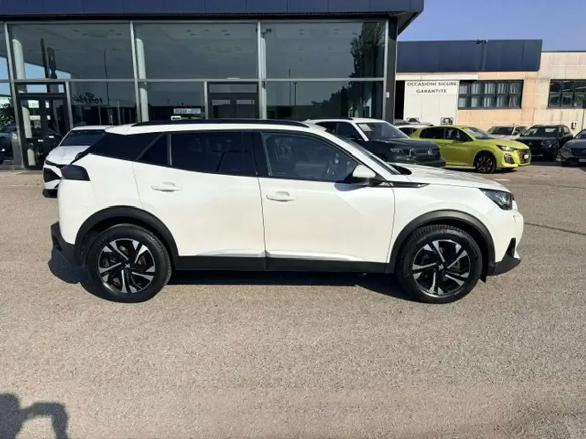 Usata Peugeot 2008 Allure 131 CV (96 kW) 2021 Bianco SUV