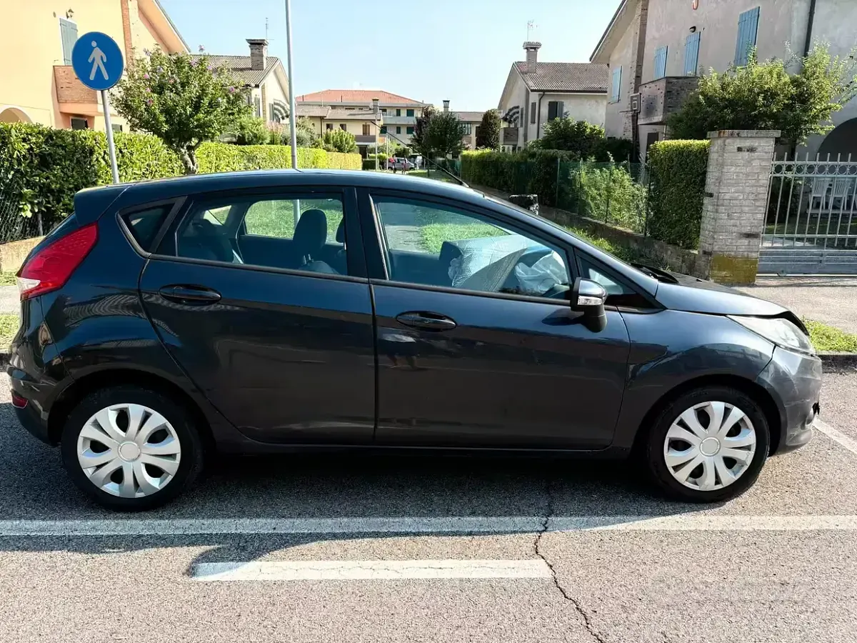 Usata Ford Fiesta 75 CV (55 kW) 2009 Berlina