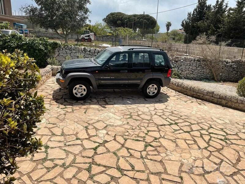 Usata 2001 Jeep Cherokee SUV | 500 € - Immagine 1/4