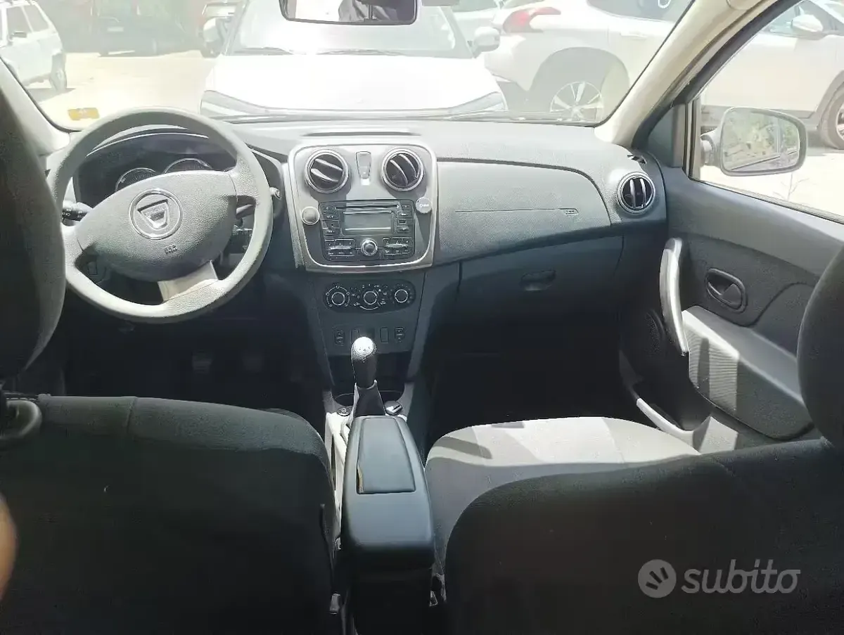 Usata Dacia Sandero Lauréate 75 CV (55 kW) 2013 Berlina