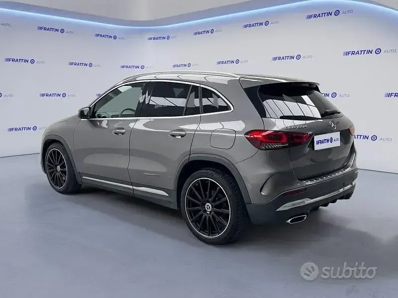 Usata Mercedes GLA180 Premium 116 CV (85 kW) 2020 Grigio scuro SUV