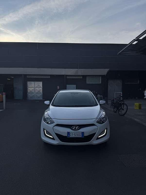 Usata 2013 Hyundai i30 Comfort Tre volumi | 7900 € (Molto cara) - Immagine 1/4