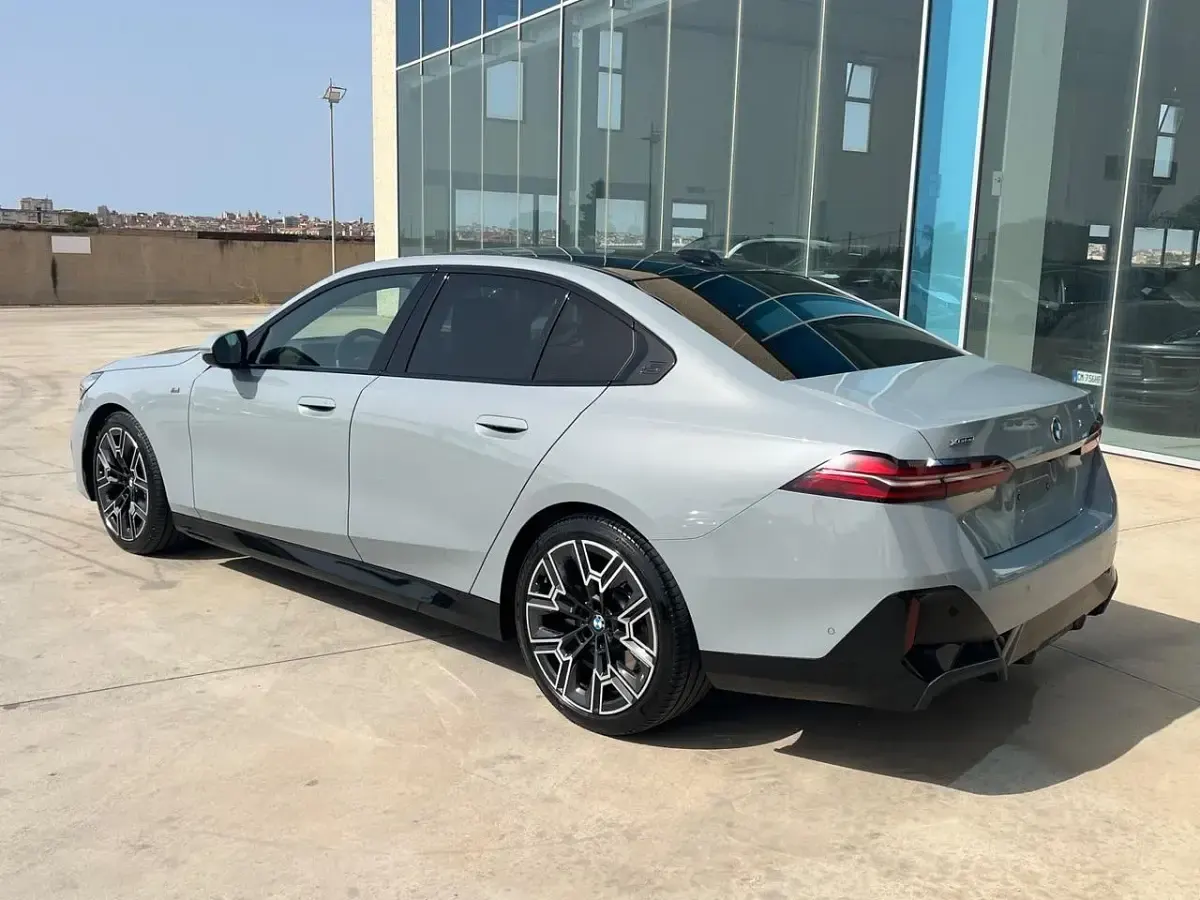 Usata BMW 540 M Sport 285 CV (209 kW) 2025 Grigio Berlina