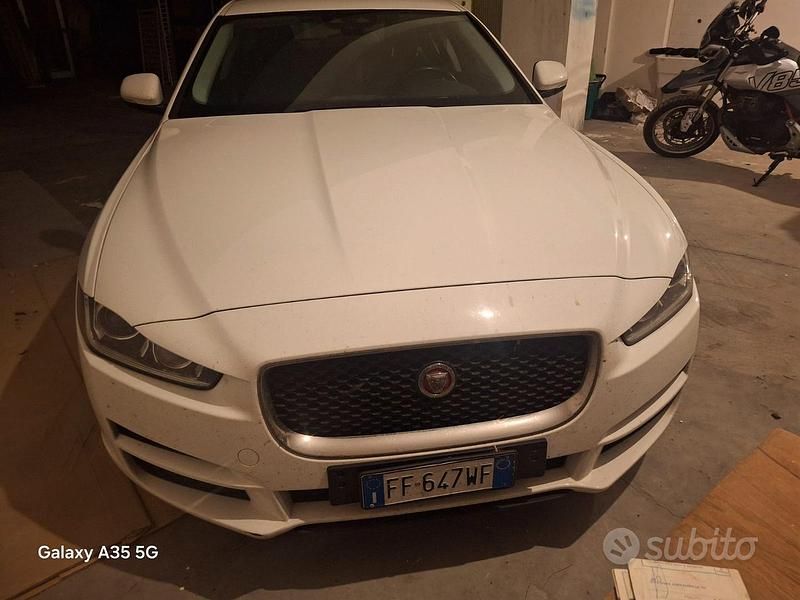 Usata Jaguar XE 180 CV (132 kW) 2016 Bianco Berlina
