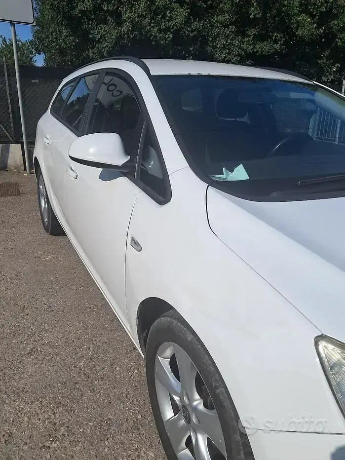 Usata Opel Astra 110 CV (80 kW) 2012 Bianco Station wagon