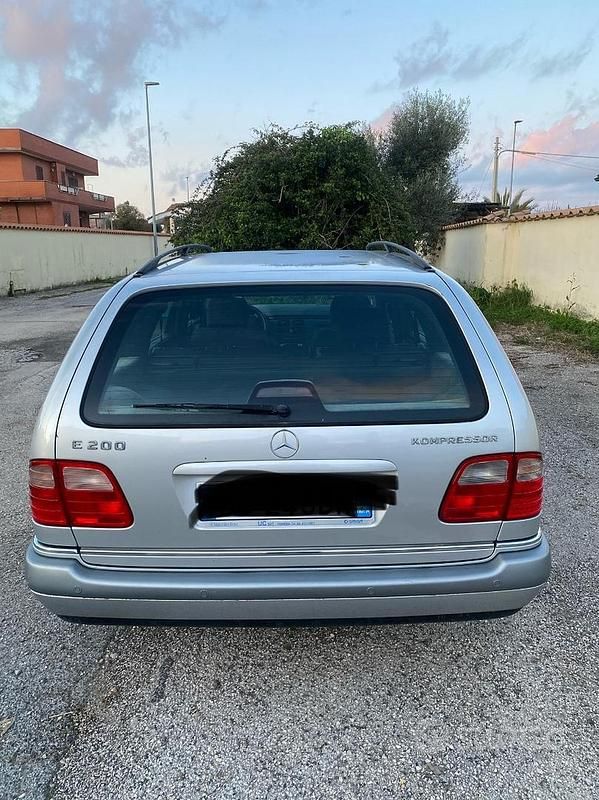 Begagnad Mercedes E200 Elegance 136 HK (100 kW) 1999 Grå Kombi