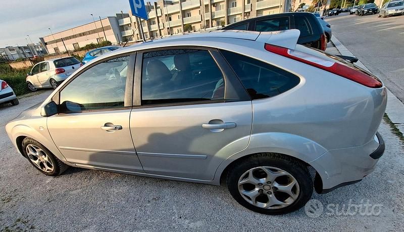 Usata Ford Focus 90 CV (66 kW) 2007 Grigio Berlina