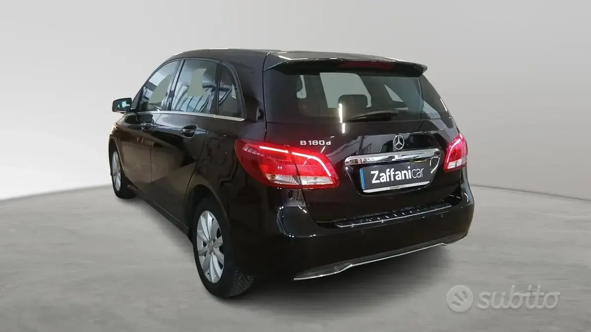 Usata Mercedes B180 Executive 109 CV (80 kW) 2016 Nero Utilitaria