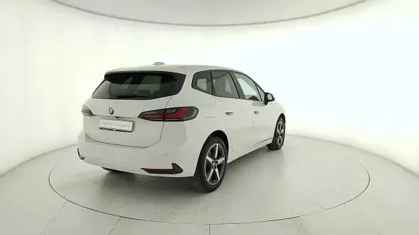 Usata BMW 218 Active Tourer Luxury Line 150 CV (110 kW) 2023 Bianca Monovolume
