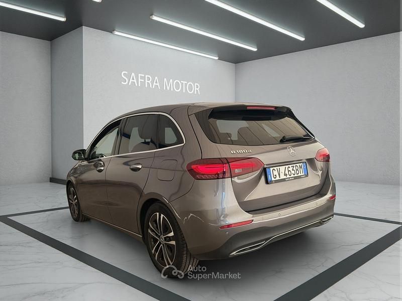 Usata Mercedes B180 Progressive 116 CV (85 kW) 2024 Grigio Utilitaria