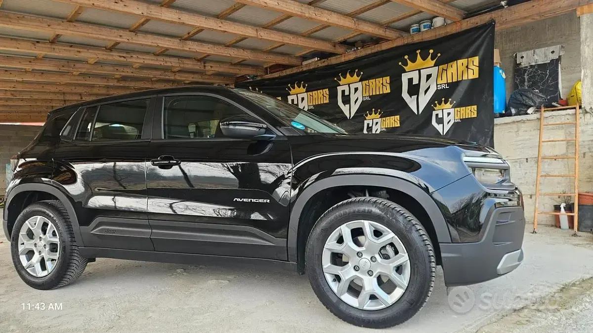 Käytetty Jeep Avenger Altitude 101 HP (74 kW) 2024 Musta Katumaasturi