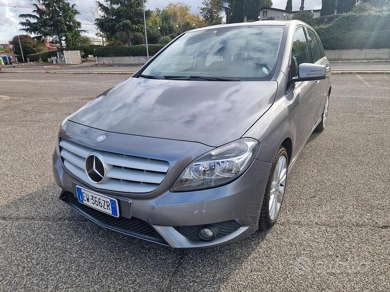 Usata Mercedes B180 Premium 109 CV (80 kW) 2014 Grigio Monovolume