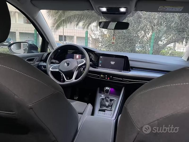 Begagnad VW Golf VIII 131 HK (96 kW) 2021 Svart Sedan