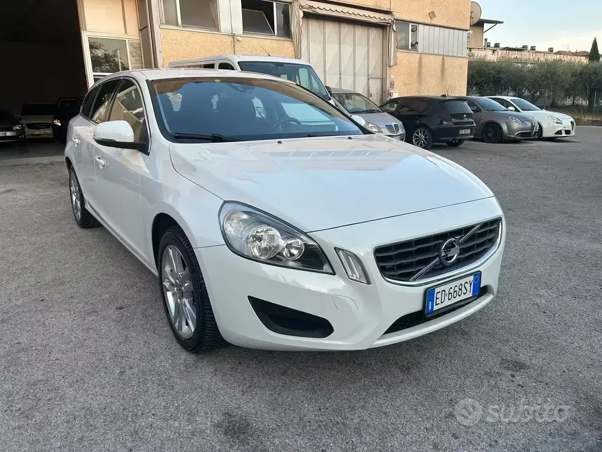 Usata Volvo V60 163 CV (119 kW) 2011 Bianco Station wagon