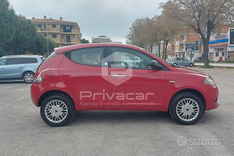 Usata Lancia Ypsilon Platinum 85 CV (62 kW) 2016 Rosso Utilitaria