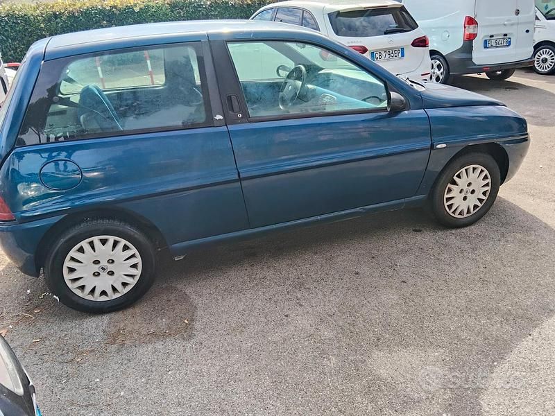 Usata Lancia Ypsilon 59 CV (43 kW) 2001 Argento Utilitaria