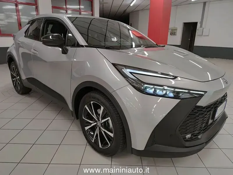 Second-hand Toyota C-HR Trend 98 CP (72 kW) 2025 Argintiu SUV