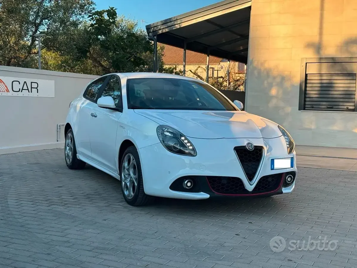 Usata Alfa Romeo Giulietta Super 120 CV (88 kW) 2018 Bianco Utilitaria