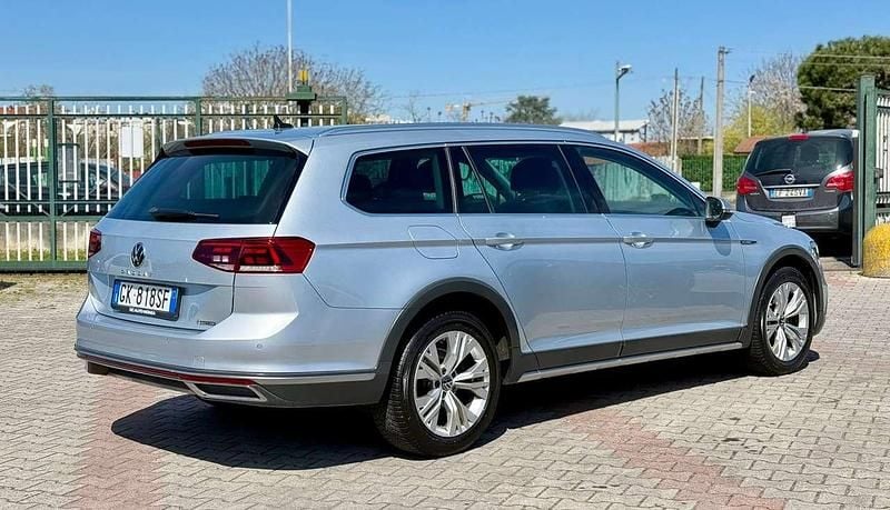 Usata VW Passat Alltrack 200 CV (147 kW) 2022 Argento Station wagon