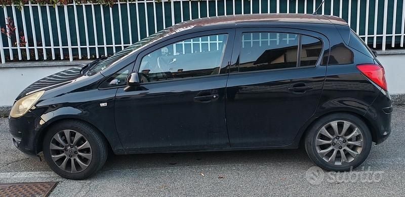 Usata Opel Corsa Edition 86 CV (63 kW) 2010 Nero Utilitaria