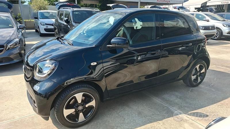 Usata Smart ForFour 90 CV (66 kW) 2018 Nero Utilitaria