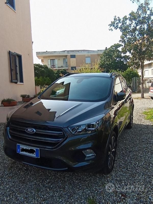 Grigio Usata 2018 Ford Kuga ST-Line SUV | 16.000 € (Buon prezzo) - Immagine 1/4