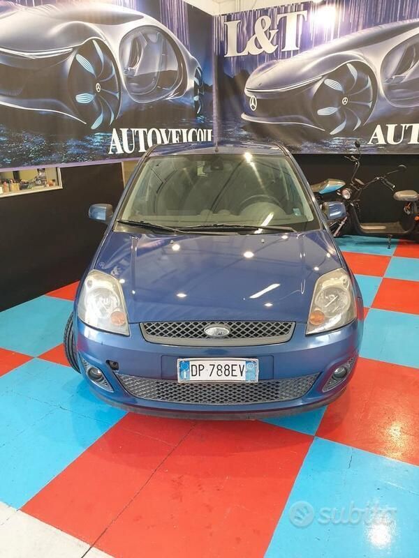 Usata Ford Fiesta 75 CV (55 kW) 2008 Blu Utilitaria