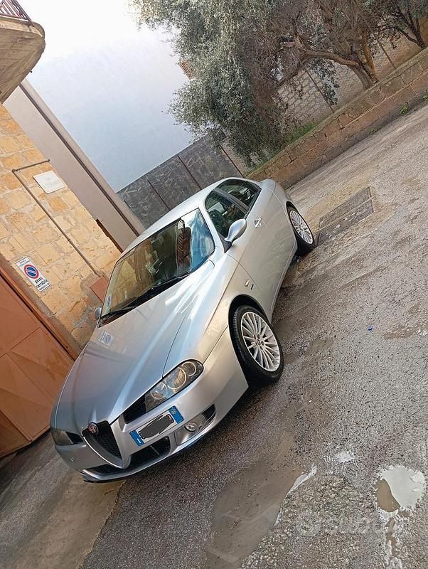 Usata Alfa Romeo 156 150 CV (110 kW) 2004 Grigio Berlina