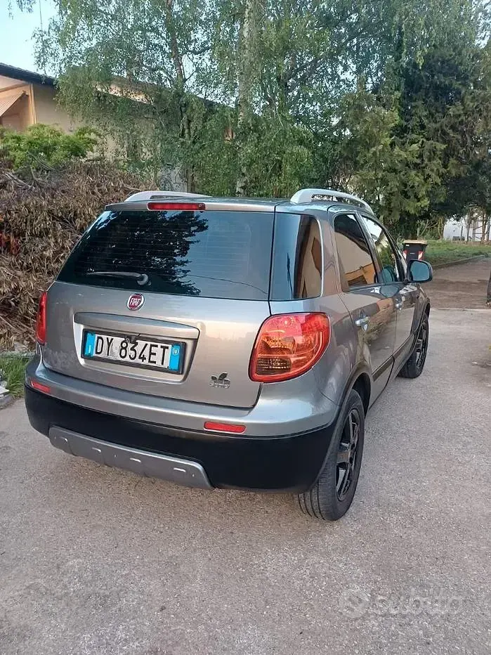 Usata Fiat Sedici 120 CV (88 kW) 2010 Grigio SUV