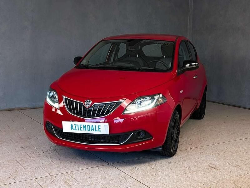 Usata Lancia Ypsilon Silver 70 CV (51 kW) 2022 Rosso Utilitaria